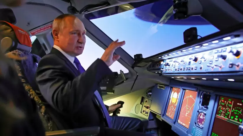 Vladimir Putin en un avión
