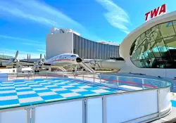 El nico hotel del aeropuerto JFK de Nueva York inaugura pista de patinaje