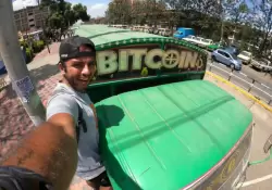 Quin es el joven maratonista que busca viajar por 40 pases pagando solo en bitcoin