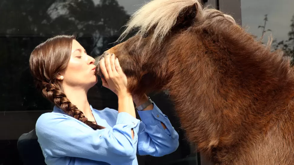 Sara Chiriboga y su mascota Quito - Ecuador