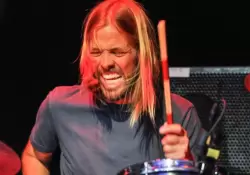 A los 50 aos muri Taylor Hawkins, el baterista de Foo Fighters