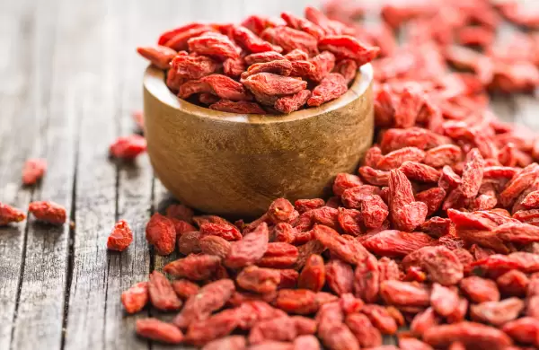 Bayas de Goji, el superalimento antiage que ayuda a equilibrar el colesterol y reduce la presión arterial