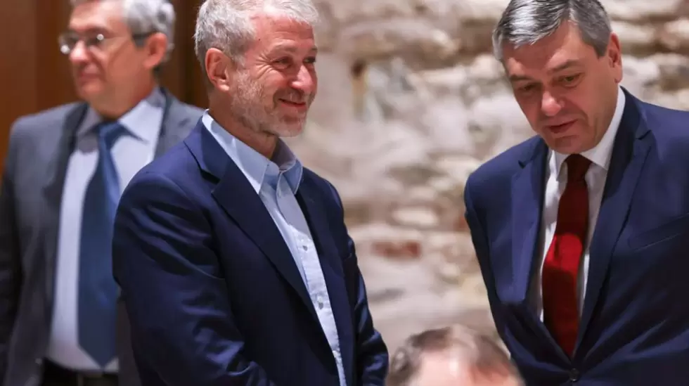 el empresario ruso Roman Abramovich asiste a las conversaciones de paz