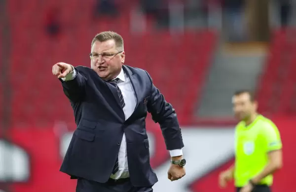 El DT de Polonia revela a Forbes cuál es su violenta táctica para frenar a Messi en Qatar