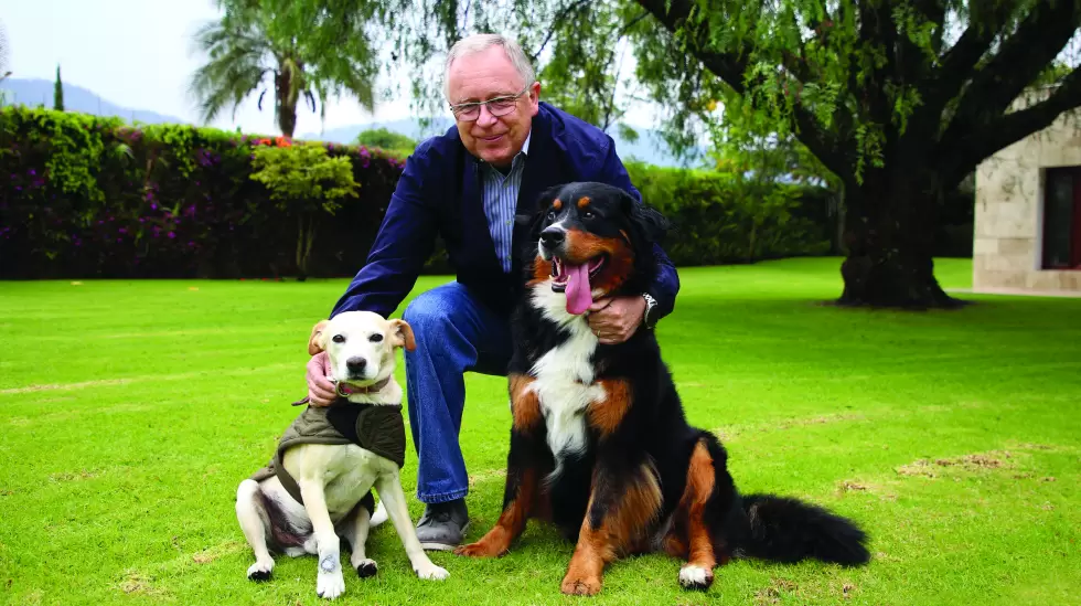 Jeffrey Cadena y su mascota