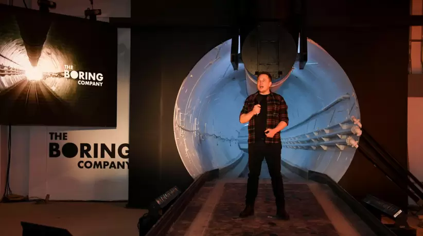 Elon Musk en la presentación de uno de los túneles de su "compañía aburrida"