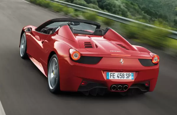 Cambio de era: Ferrari vendió más vehículos híbridos que a gasolina por primera vez