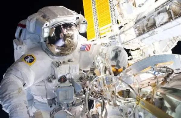 La NASA teletransporta a un médico al espacio con 'holoportación'