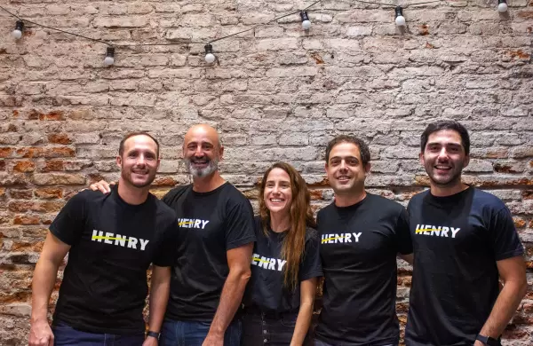 Son argentinos y recibieron 10 millones de dólares para enseñar programación a costo inicial cero
