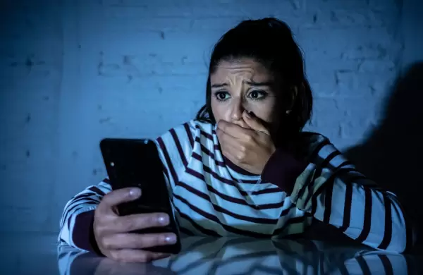 Qué es la "sextortion" y por qué es una ciberestafa