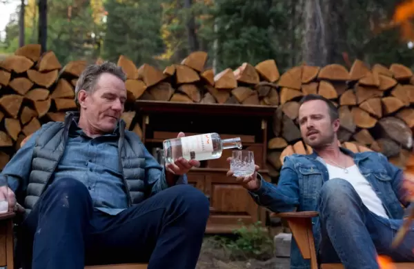 De las metanfetaminas al mezcal: Los protagonistas de Breaking Bad lanzan su bebida y se lo cuentan a Forbes
