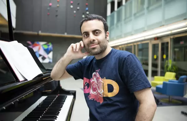 El físico Barak Shoshany afirmó que existe una manera de viajar en el tiempo: cuál es su revelación