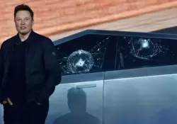 Mientras Elon Musk se distrae con Twitter, Tesla suma problemas