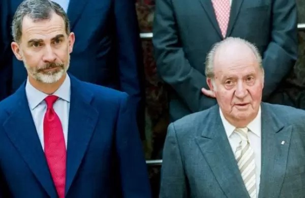 "Papá dice que quiere volver a casa": El regreso del viejo rey, todo un problema para su hijo y el gobierno de España
