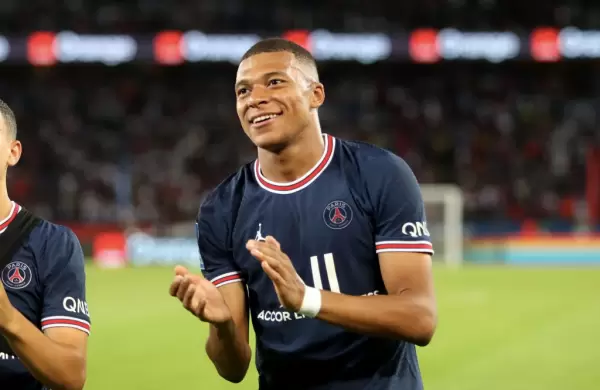 Kylian Mbappé se queda en el PSG, estas son las cifras del jugador