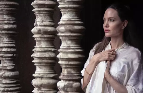 As es la lucha de Angelina Jolie, Guerlain y la Unesco por preservar las abejas en el mundo