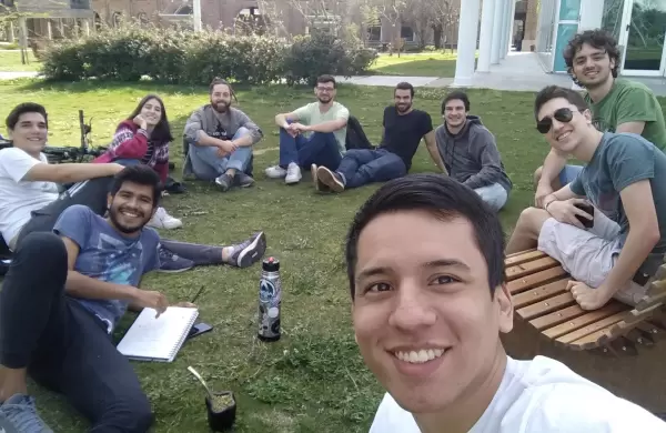 Quiénes son los estudiantes argentinos que enviaron un satélite al espacio con Satellogic y Elon Musk