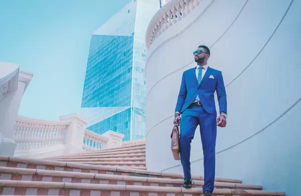 La metáfora de la jaula de oro: cuando la libertad está afuera