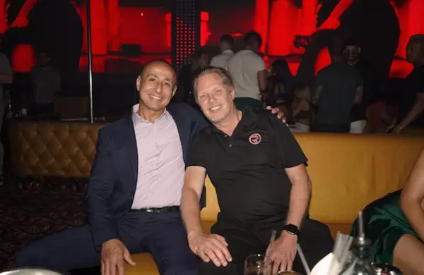 Quin es el CEO detrs de la nica empresa de striptease que cotiza en Wall Street