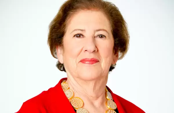 Tiene 80 aos, es pionera de la banca,  rompi su techo de cristal e hizo fortunas