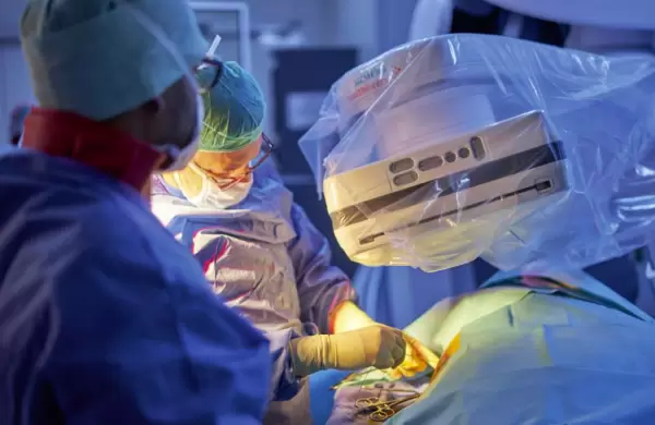 Así es la medicina "del futuro" que un cirujano argentino ya aplica en Francia
