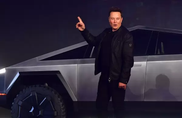 Elon Musk sobre dos fábricas de Tesla: "son gigantescos hornos de quemar dinero"