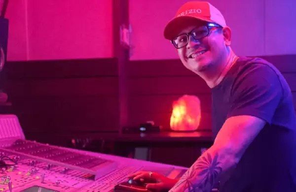 El ecuatoriano que le pone sello 'exclusivo' a la música independiente