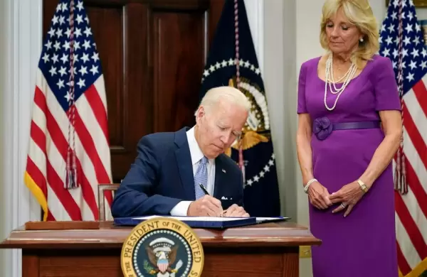 Biden firmó la ley para controlar las armas de fuego en Estados Unidos: "Salvará vidas"