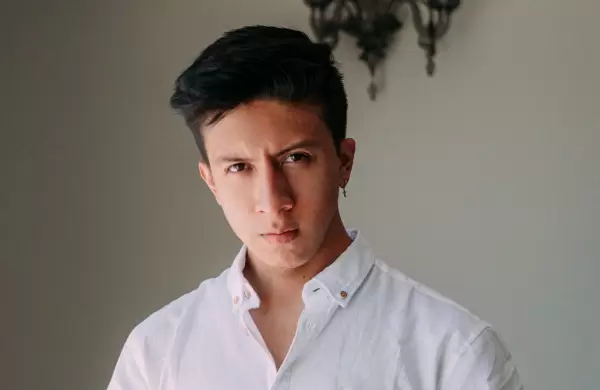 Shakira, Juanes, Montaner, Fito Pez, Nicky Jam, Ricky Martin... son las musas de este lojano