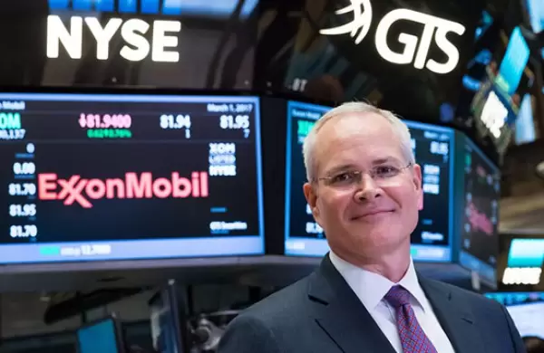 Darren Woods, el CEO de Exxon, le puso fecha a la extincin de los autos convencionales