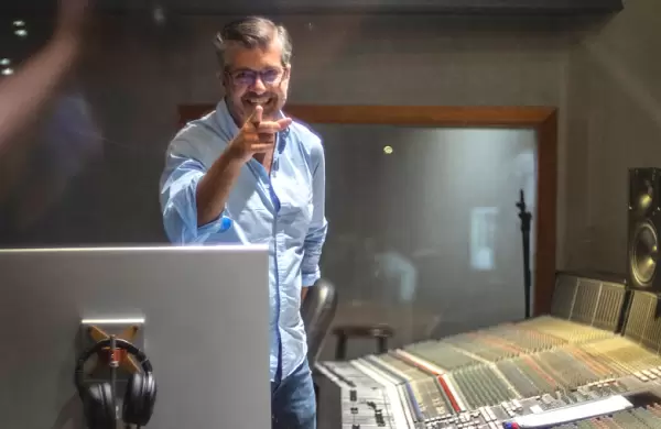 Ganador de un Grammy y flamante Studio Manager de Sony Music en Miami. Ah, y es ecuatoriano!