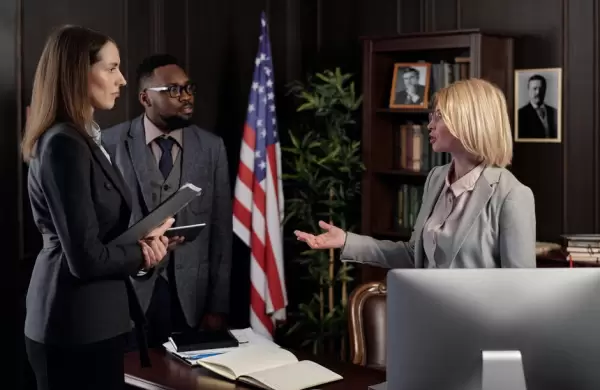 Los consejos de una agente especial del FBI para negociar como un profesional