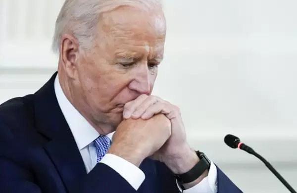 La gran razón por la que los estadounidenses piensan que la economía de Biden "apesta"