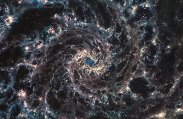 La "galaxia fantasma", el curioso fenómeno tomado por el telescopio Webb