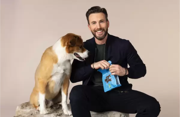 Inspirado por su perro, al que rescató de la calle, Chris Evans emprende para ayudar a más animales