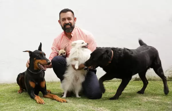 Jagger, Copito, Rocco y Capitn son la fiesta en casa de este Gerente