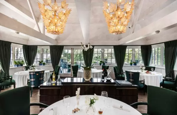 Cuánto cuesta comer en la primera destilería de whisky del mundo con estrellas Michelin
