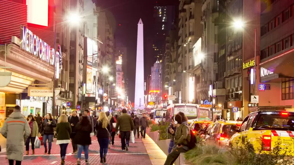 turismo obelisco_noche_gente_luces_1500x610