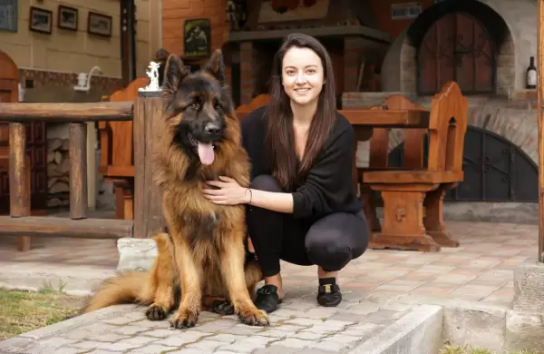 La tradicin familiar de la gerente de Roland contina con Candy y Tarzn