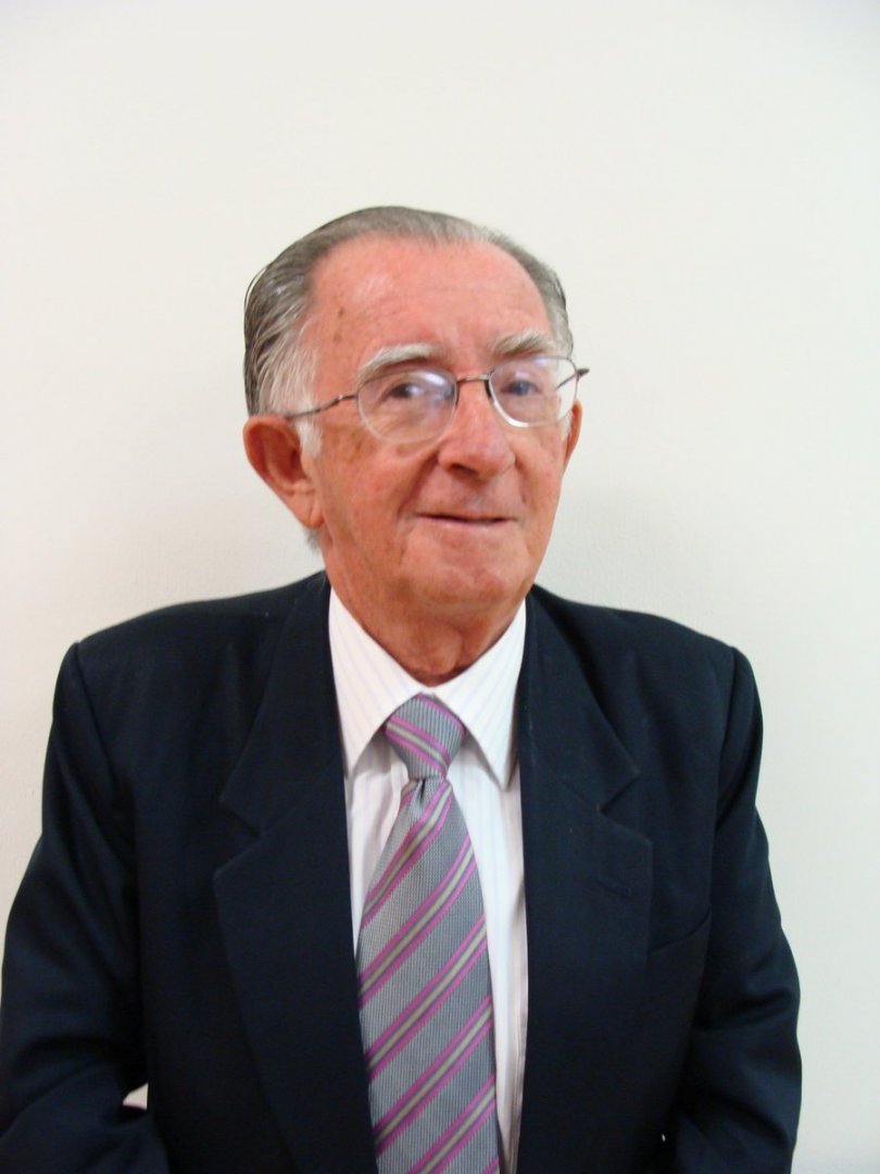 Ernesto Albán Gómez en la Academia de la Lengua Forbes Ecuador