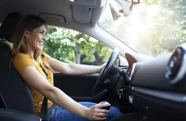 Nace la primera escuela exclusiva para mujeres conductoras
