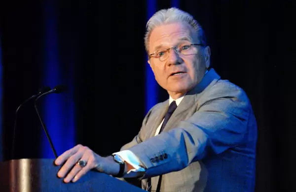 Thomas Peterffy, el "broker del mundo" proyecta una gran cada accionaria