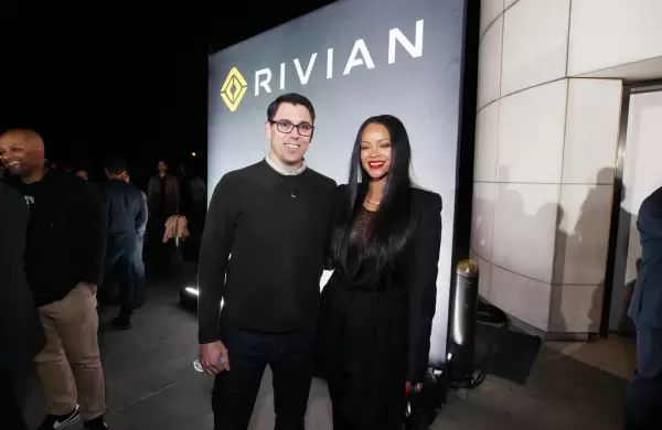 Cuál fue la última decisión del fabricante de autos eléctricos Rivian que se trasladó positivamente en su acciones