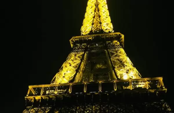 Crisis energtica: Pars apaga las luces de la Torre Eiffel