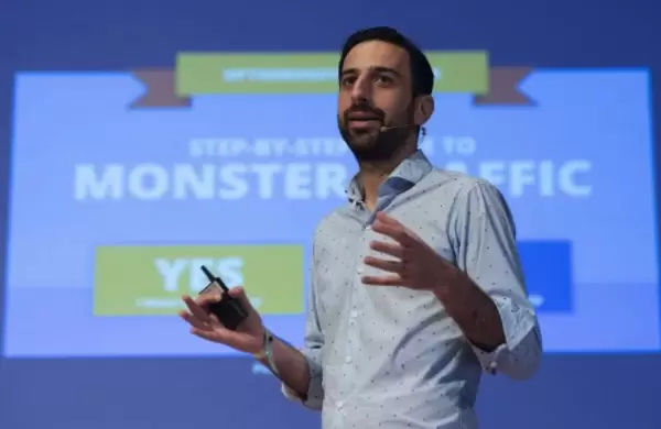 Así es Esteban Cervi, la cara visible de la comunidad tech que surfea entre la Argentina y Europa