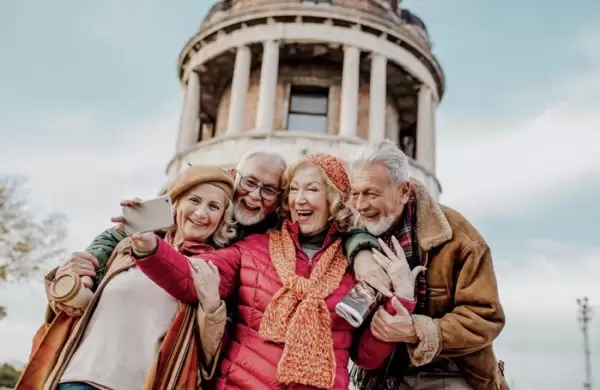 Los años plateados: así es cómo las marcas reconvierten su mensaje para llegar a los renovados adultos mayores