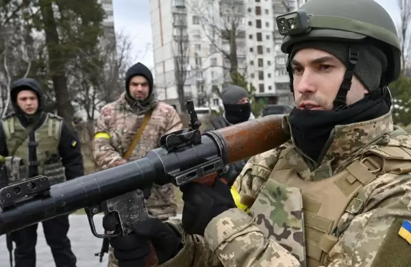 EE.UU enva millones a Ucrania para armas y Kiev impulsa una impresionante contraofensiva