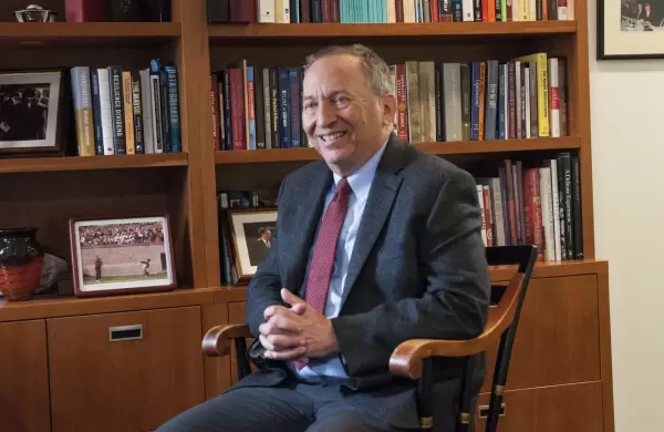 Por qué este economista de Harvard cree que la Fed tiene que seguir subiendo las tasas de interés