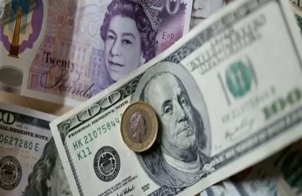 La libra se desploma a un mínimo histórico frente al dólar