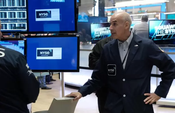 El Dow cae 500 puntos y los mercados se hunden tras una oleada de datos económicos preocupantes